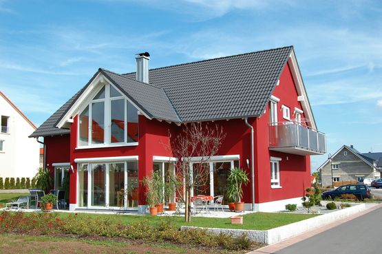 Haus mit roter Fassade